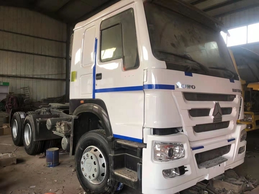Dumptruck met een laadvermogen van 21-30 t en gebruikte trekkertruck