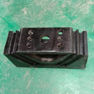 Deeltjes van het stuur van wielen Sinotruk HOWO Truck Engine Bracket Rubber Mounting Az9725590031