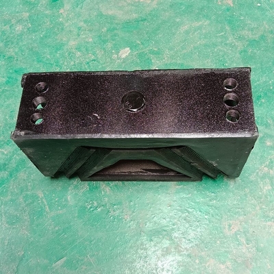 Deeltjes van het stuur van wielen Sinotruk HOWO Truck Engine Bracket Rubber Mounting Az9725590031